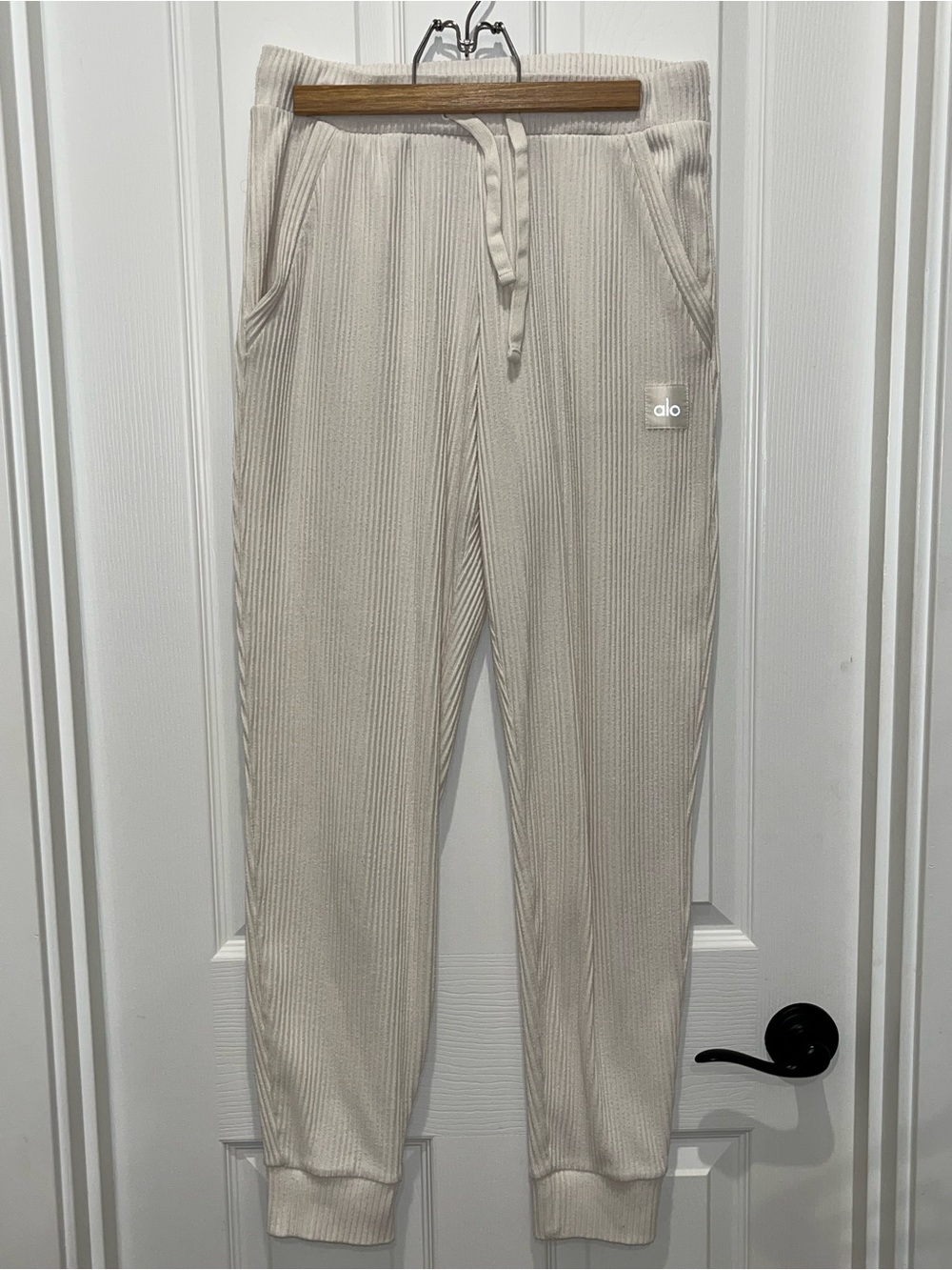 ALO Yoga Ribbed Joggers in Cream